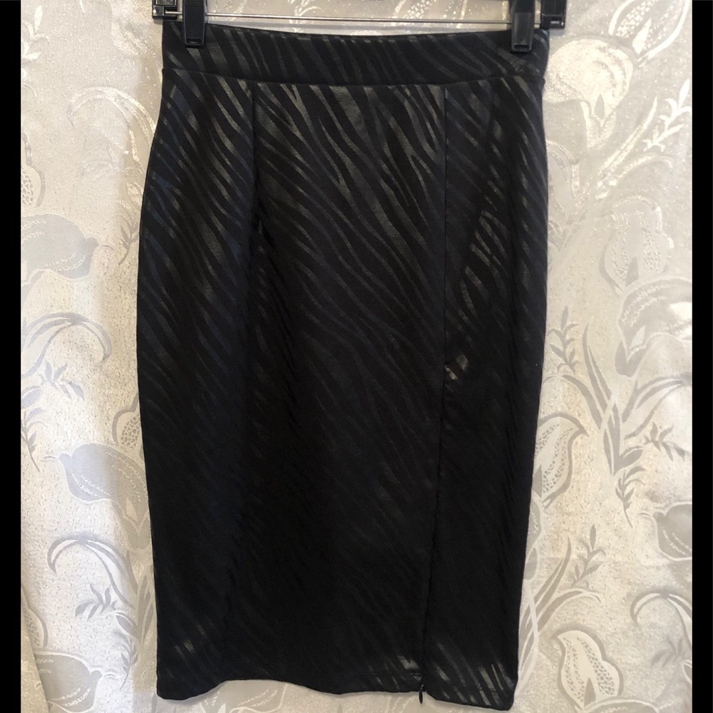 Forever 21 Black Dark Striped Skirt Size S - Picture 2 of 5